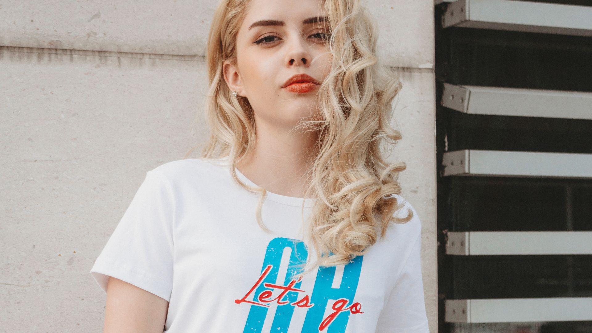 Graphic Tee Outfit Ideas for Casual Cool Style