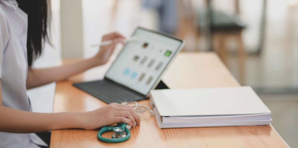 Producing Informative Health Articles for Online Readers