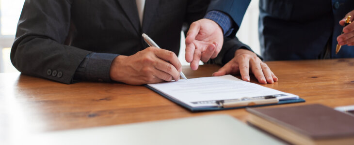Business Contract Negotiation for Better Legal Security