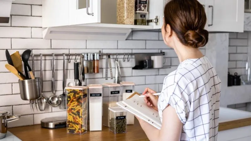 Kitchen Counter Organization for Cleaner Cooking Areas